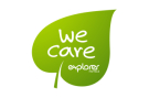 Grüne Blattgrafik mit dem Text „We Care“ in Weiß, darüber „Explorer Hotels“ in kleinerer Schrift. Vermittelt eine umweltfreundliche und fürsorgliche Botschaft.