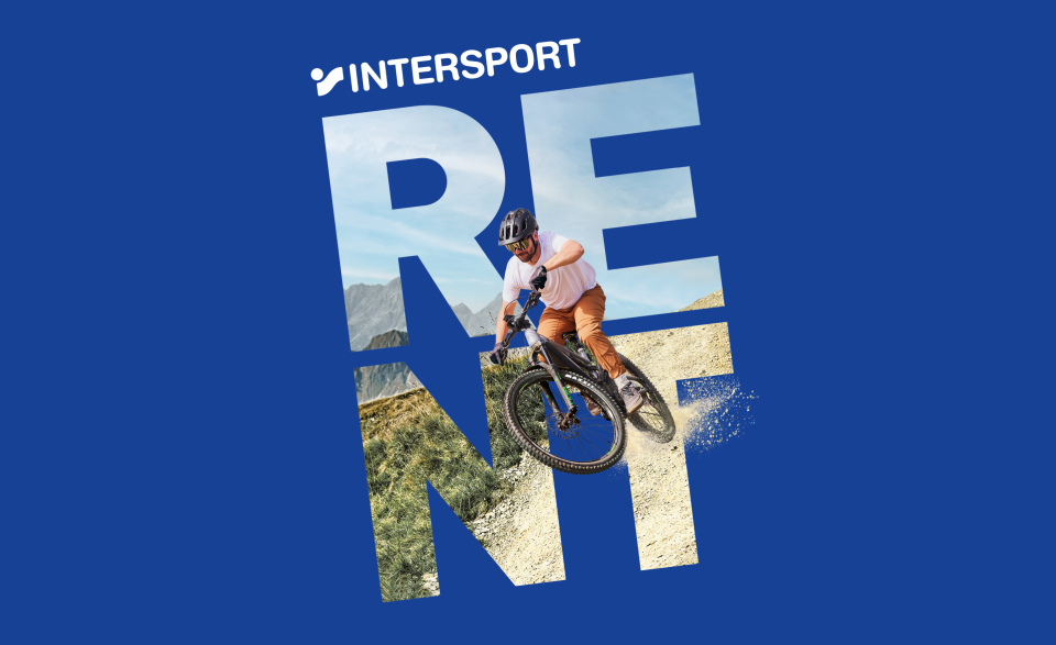INTERSPORT Rent Logo mit Biker, der einen Berg hinab fährt