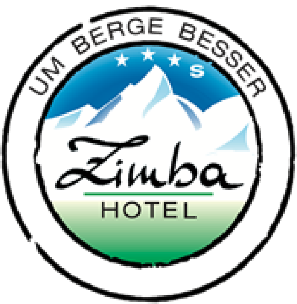 Logo für das Zimba Hotel mit stilisierten Bergen und einem Himmel mit Farbverlauf. Der Text lautet „Um Berge Besser“ und enthält vier Sterne und den Buchstaben „S“.