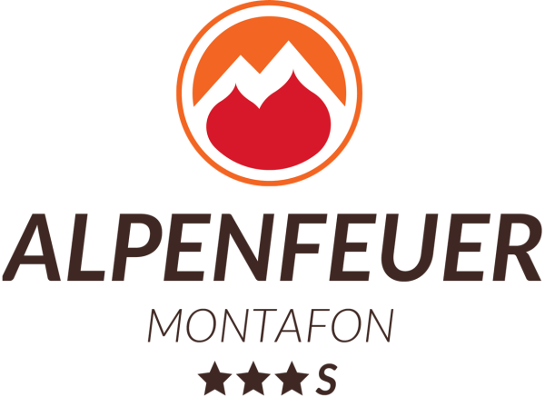 Logo von Alpenfeuer Montafon mit einer roten Flamme und weißen Berggipfeln in einem orangefarbenen Kreis, darunter drei Sterne.